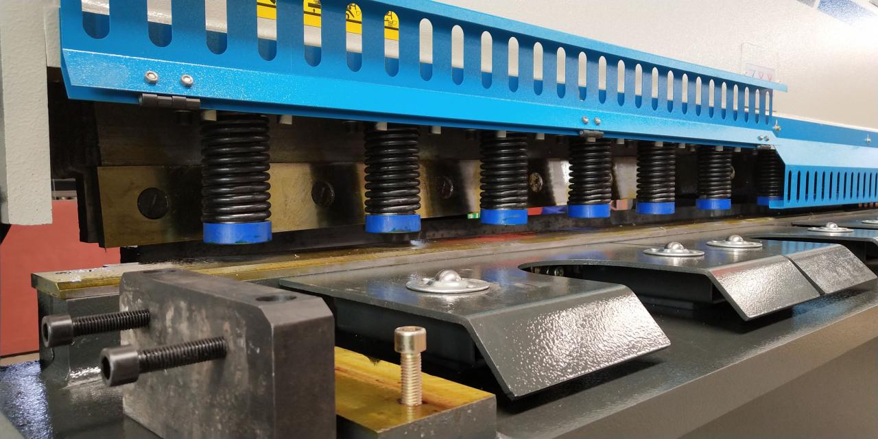 Μηχανή κοπής 6mm*3200 Hydraulic Steel Plate Machinery Steel Plate Shearing Machine
