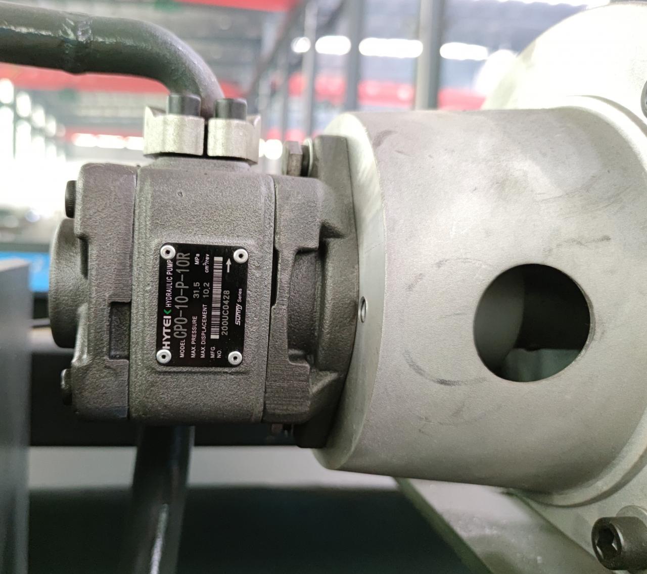 Υψηλής ποιότητας 3m Press Brake Machine Hydraulic 100 Ton For Lame Metal Bending